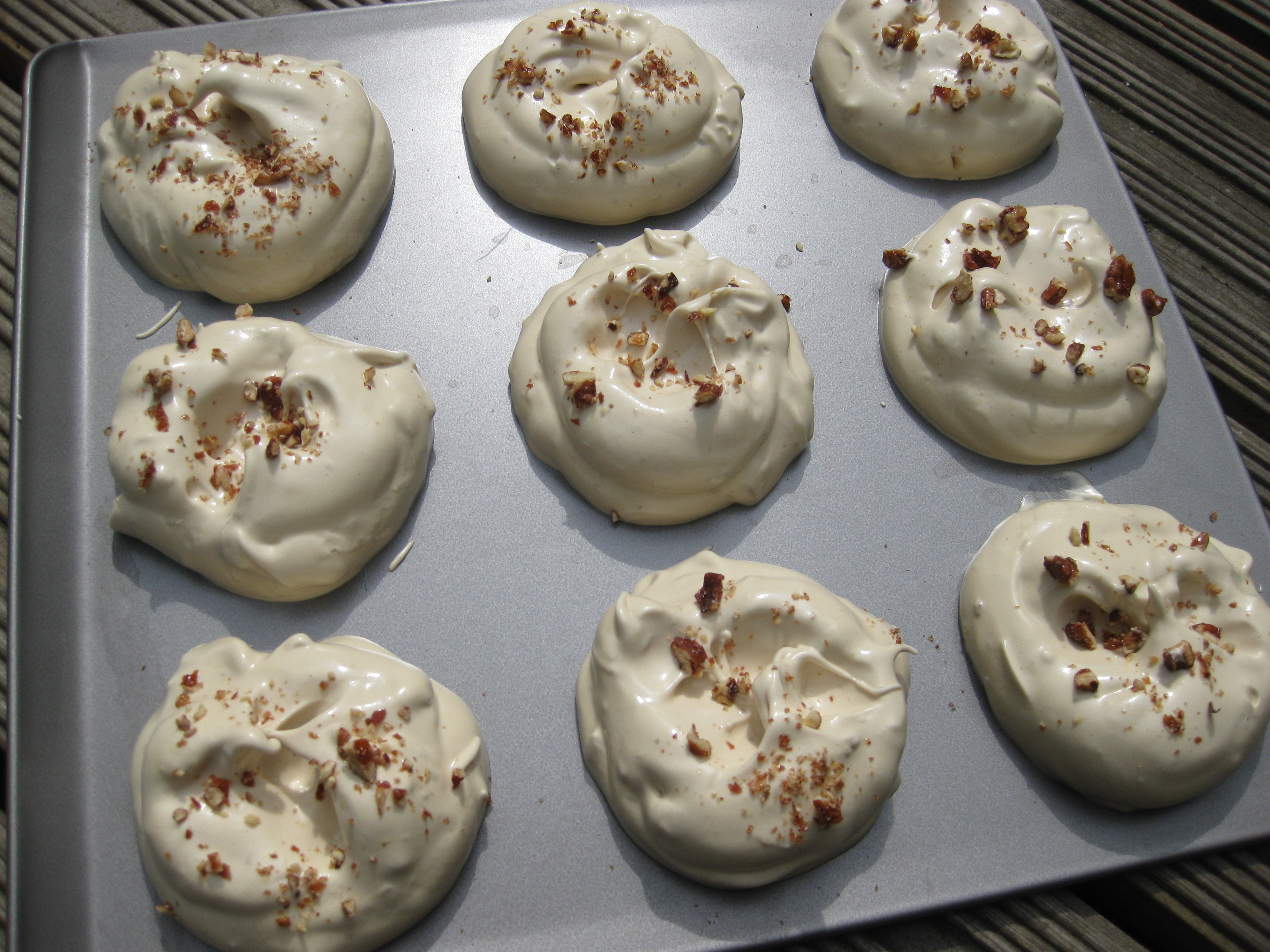 crispy_meringues praline_meringues