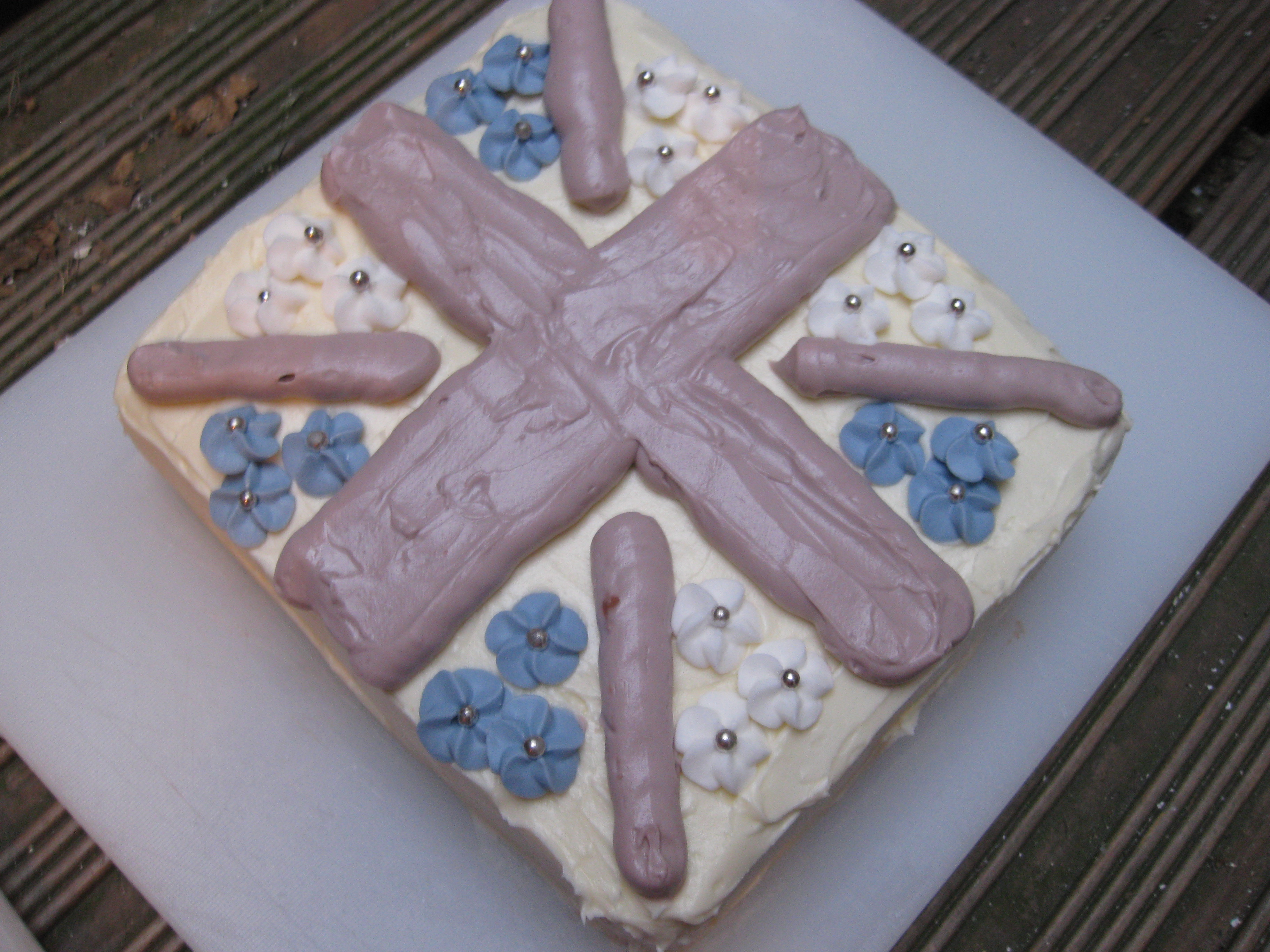 union_jack_sponge_cake red_velvet_sponge