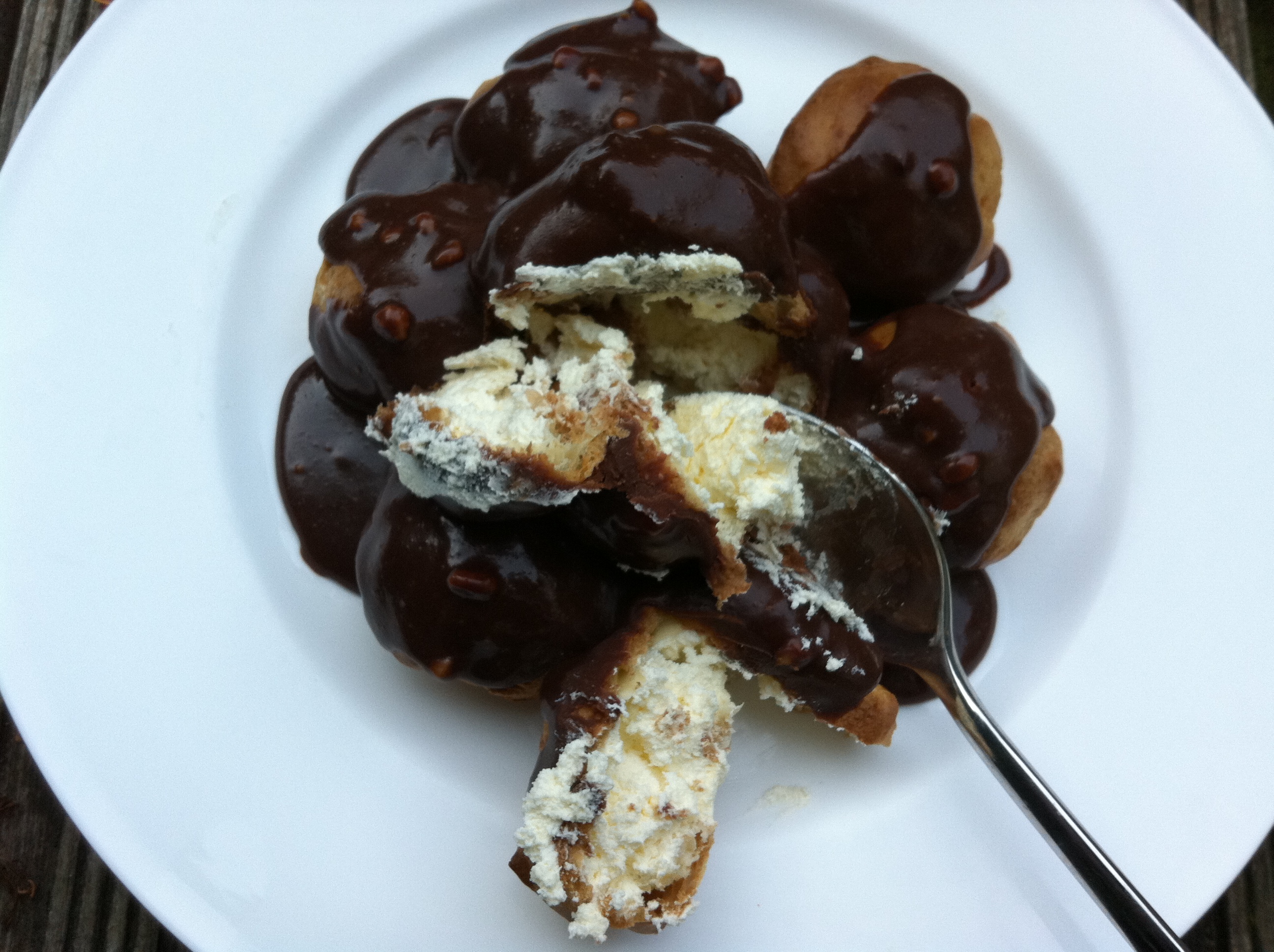 chocolate_fudge_profiteroles