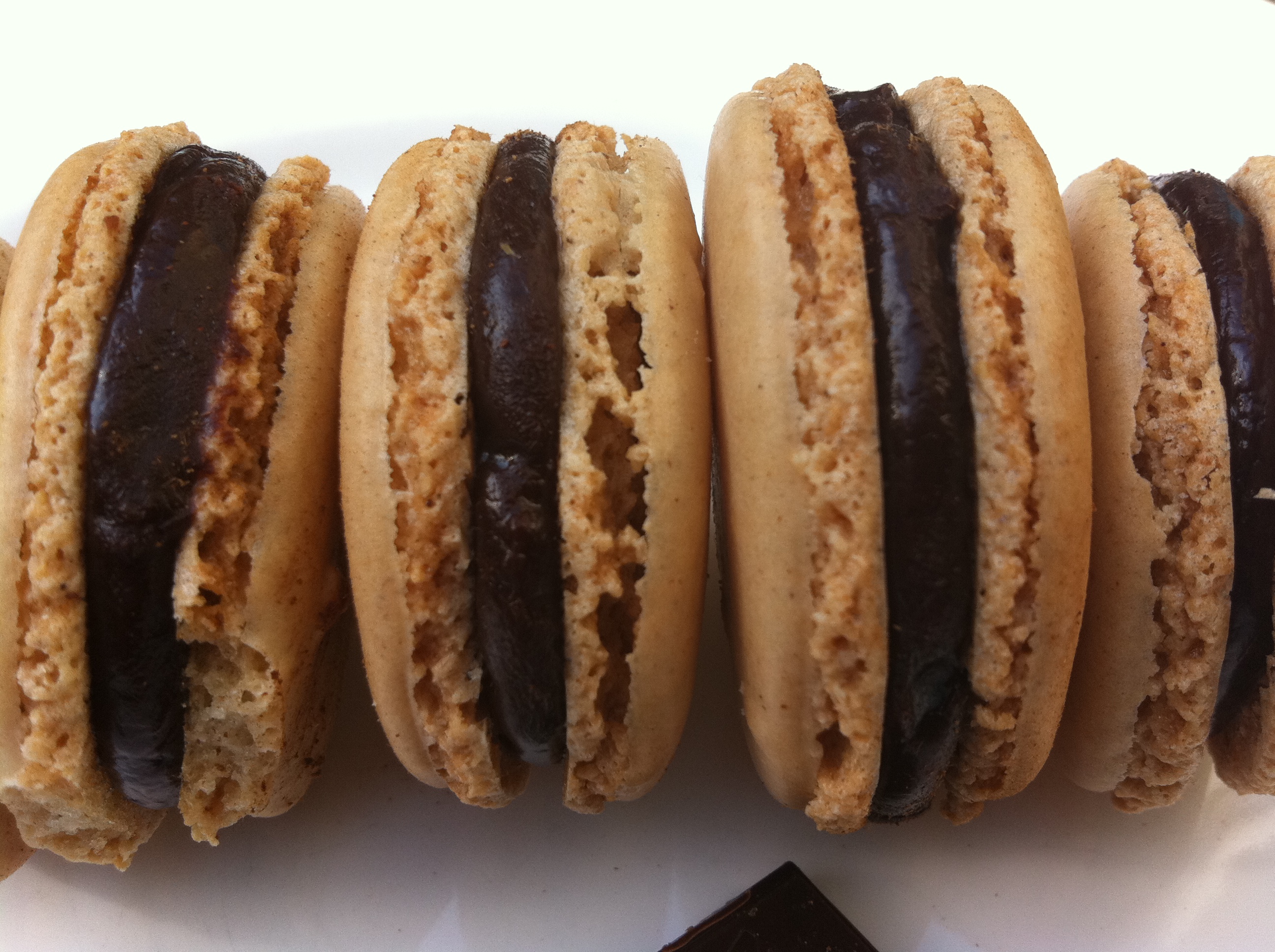 chocolate&fig_macarons