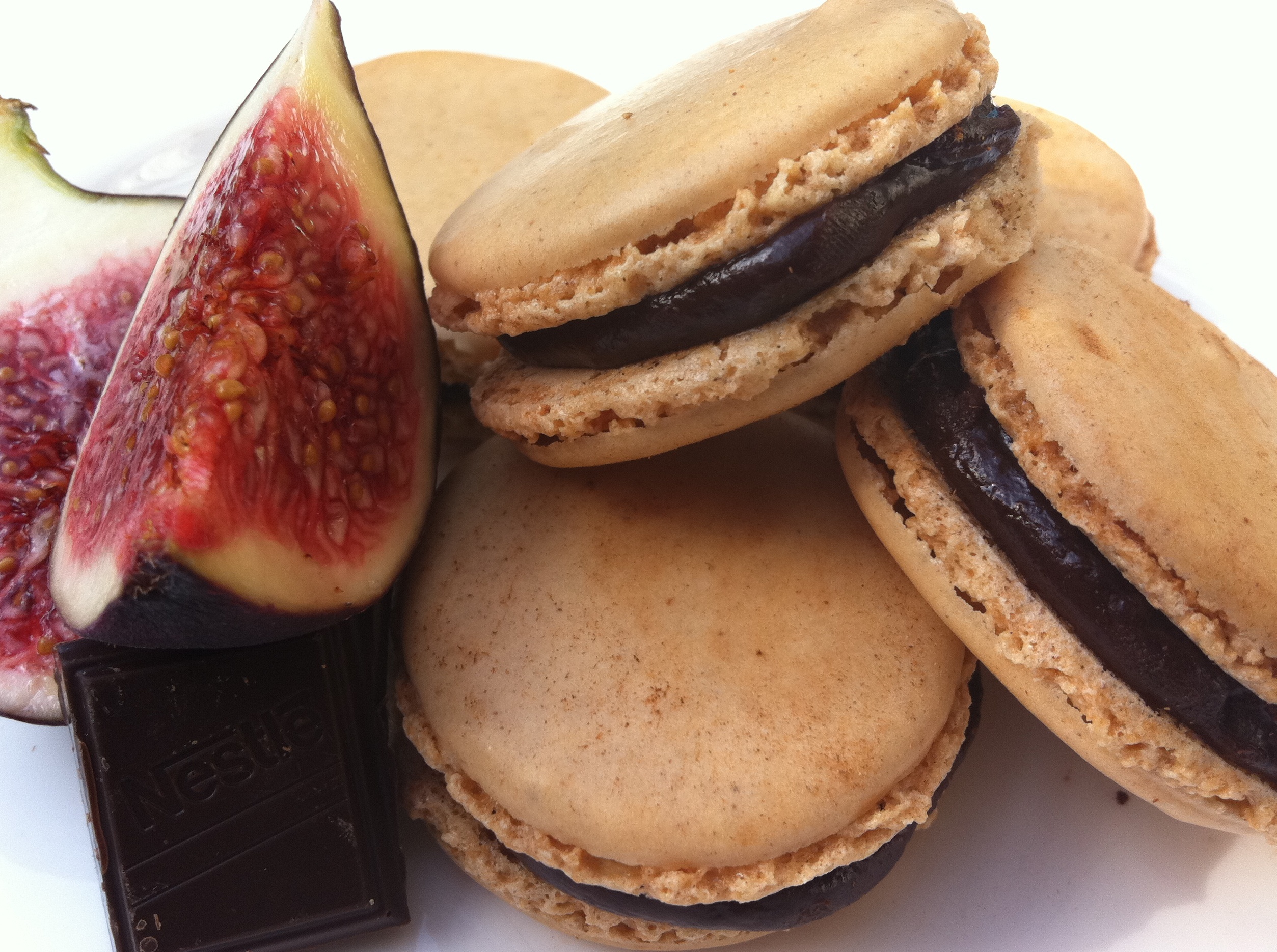 fig_chocolate_macarons