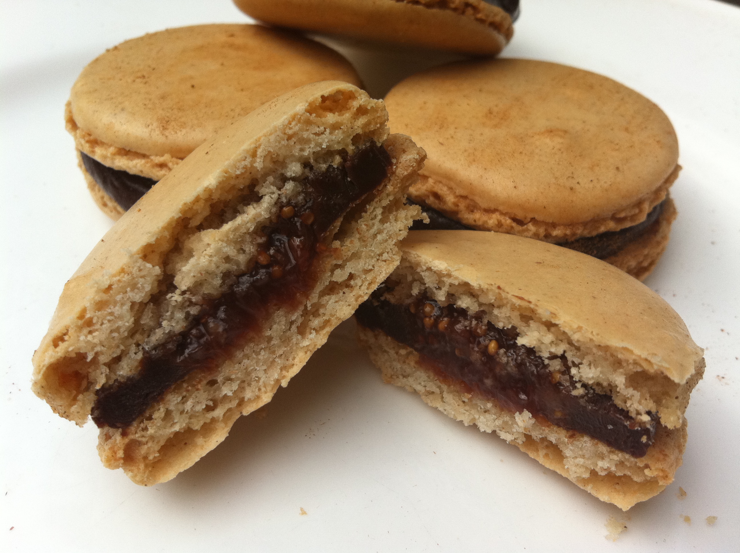 fig_jam_macaroon