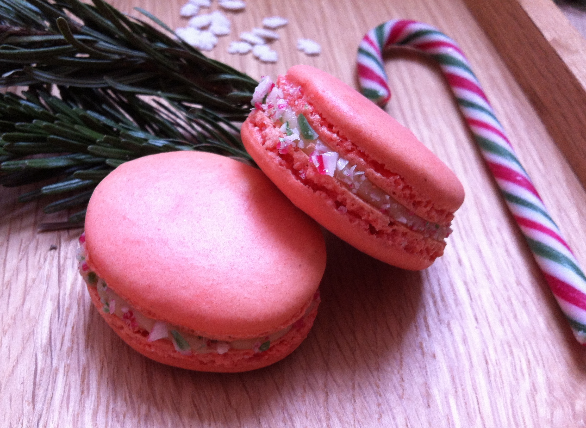 candy_cane_macarons