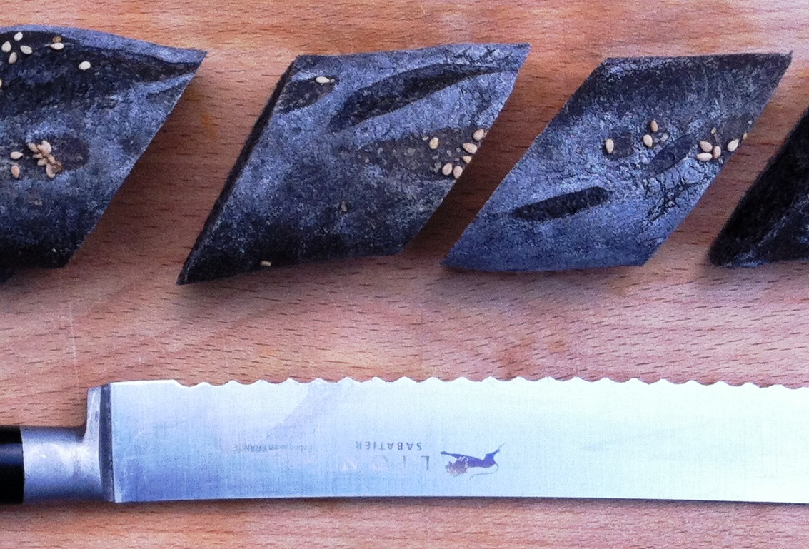 squid_ink_bread