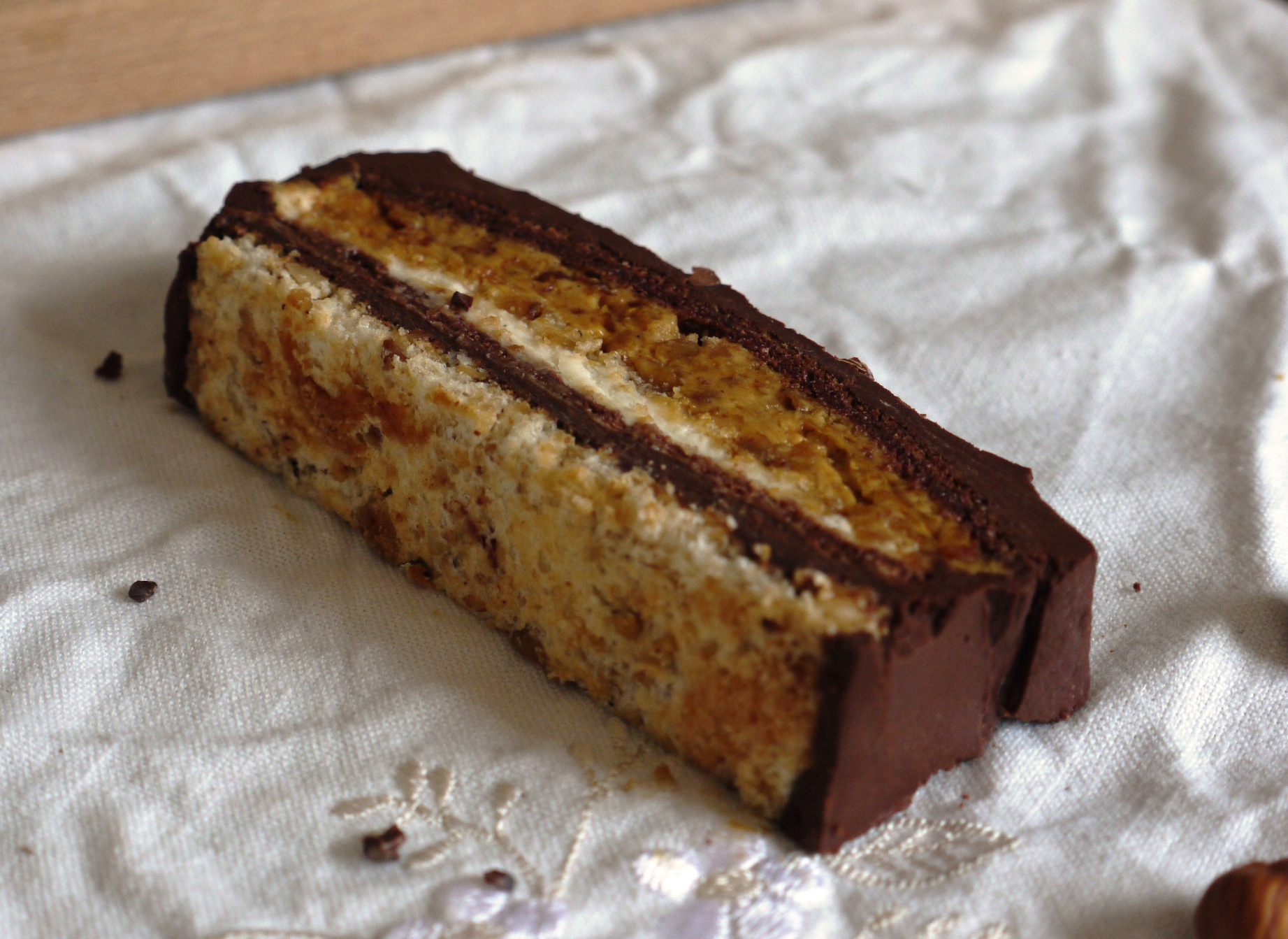 hazelnut_dacquoise_cake