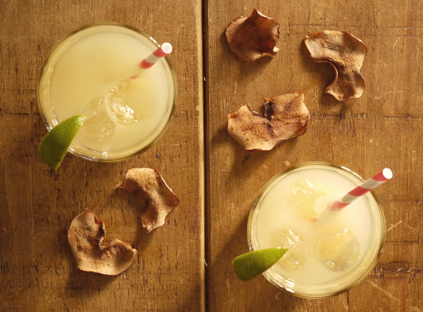 Spiced apple cocktail with cinnamon apple crisps