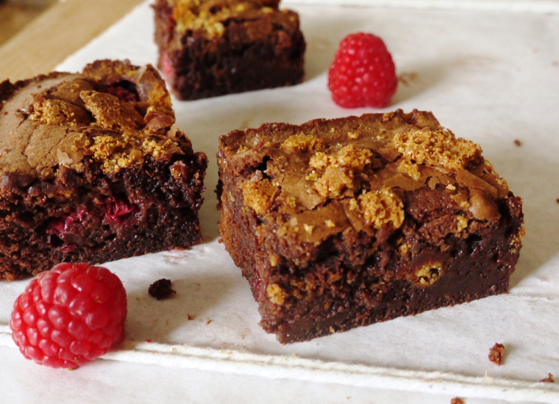 http://www.thelittleloaf.com/wp-content/uploads/2012/12/chocolate-amaretti-raspberry-brownies-010.jpg