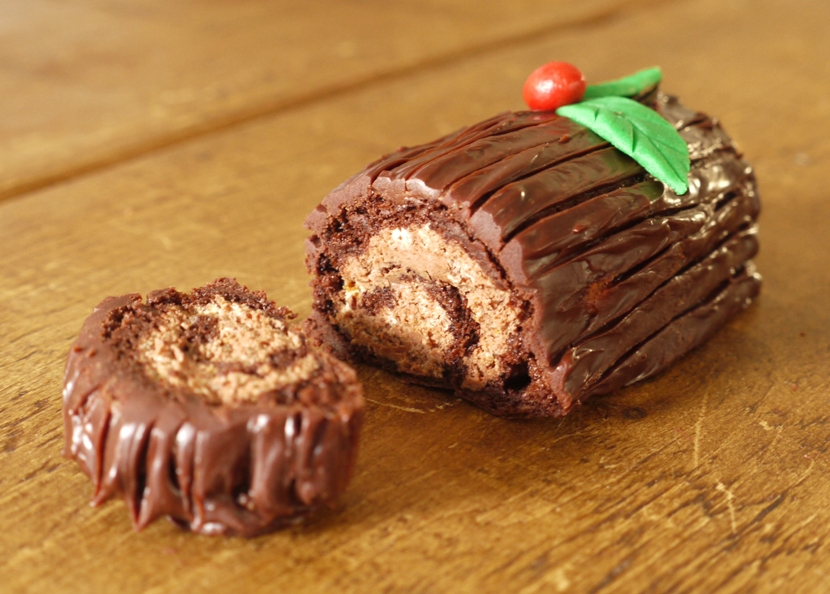 Mini Chocolate Amaretto Yule Logs - thelittleloaf