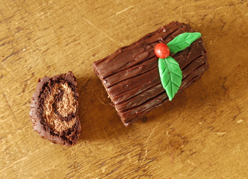 Chocolate Yule Log @thelittleloaf