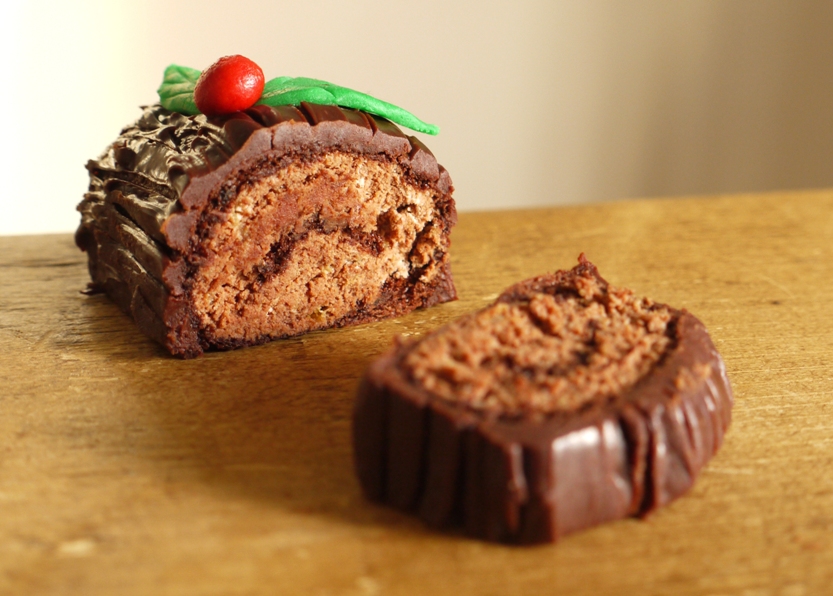 Mini Chocolate Amaretto Yule Logs - thelittleloaf