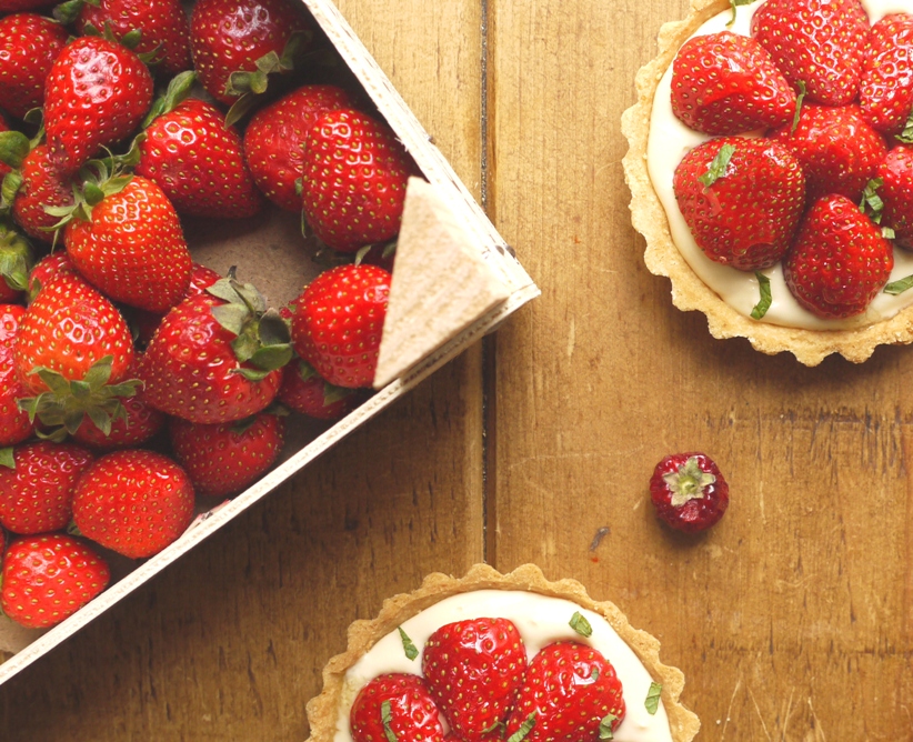 Strawberry pimms tarts 