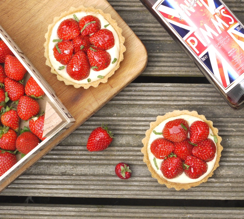 Strawberry pimms tarts 