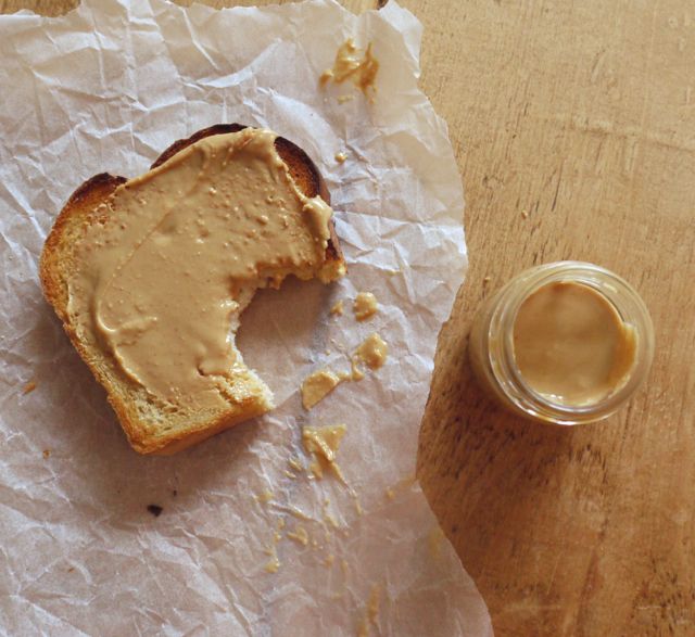 Roasted cashew nut butter