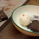 Gingerbread Blondie with ice cream