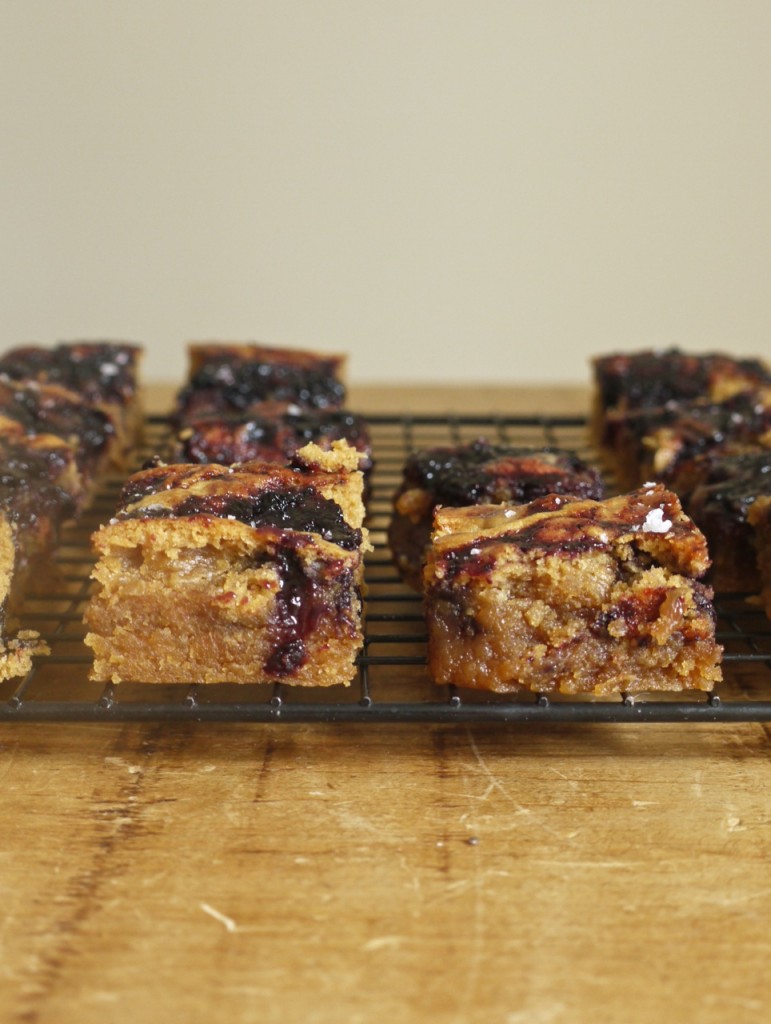 Gooey peanut butter blondies