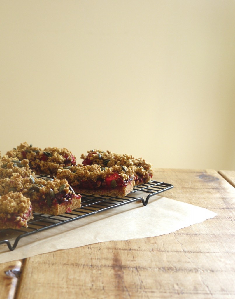 Blackberry Apple Crumble Bars