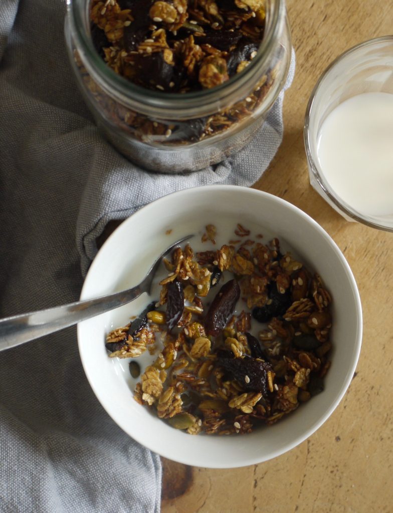 Pistachio & Apricot Granola 