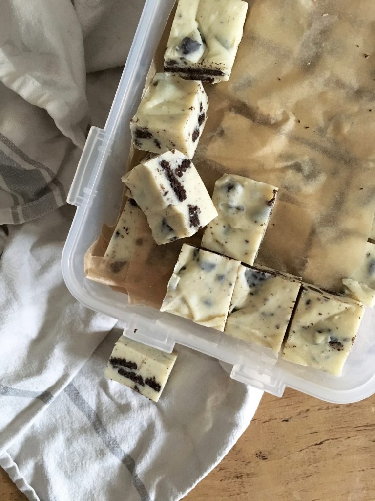 3 ingredient cookies & cream fudge - 2