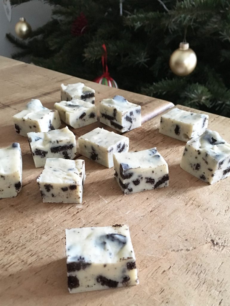 3 ingredient cookies & cream fudge - 3