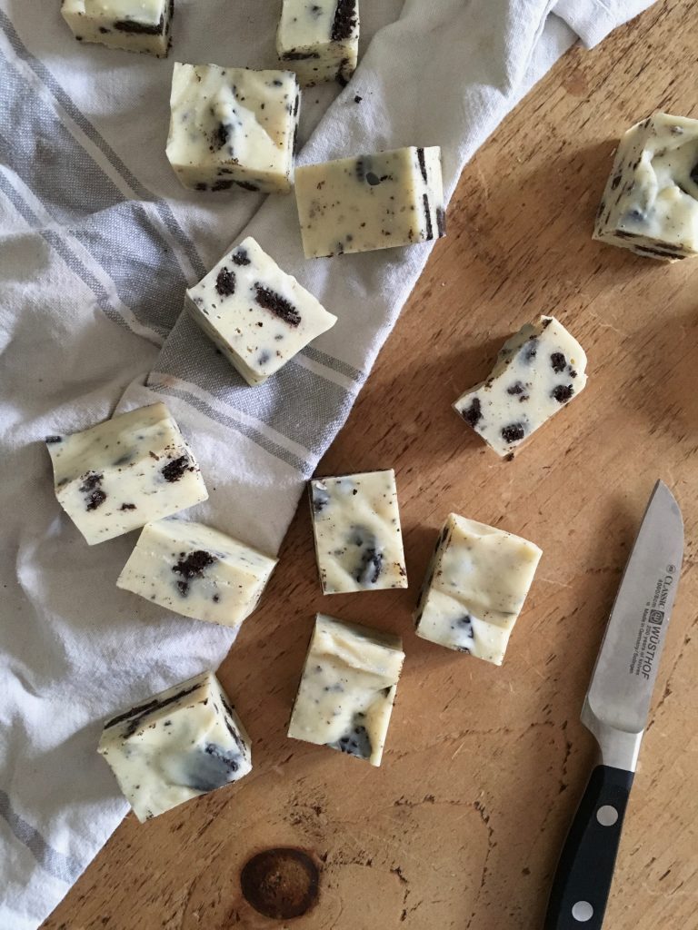 3 ingredient cookies & cream fudge - 5